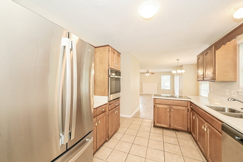 2,125/Mo, 165 Bill Stewart Blvd La Vergne, TN 37086 Kitchen View 2