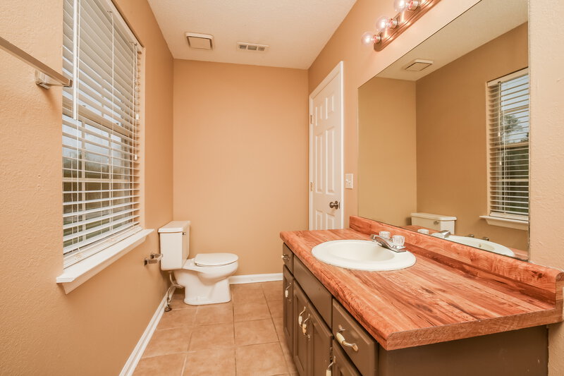 3,950/Mo, 165 Bill Stewart Blvd La Vergne, TN 37086 Main Bathroom View 2