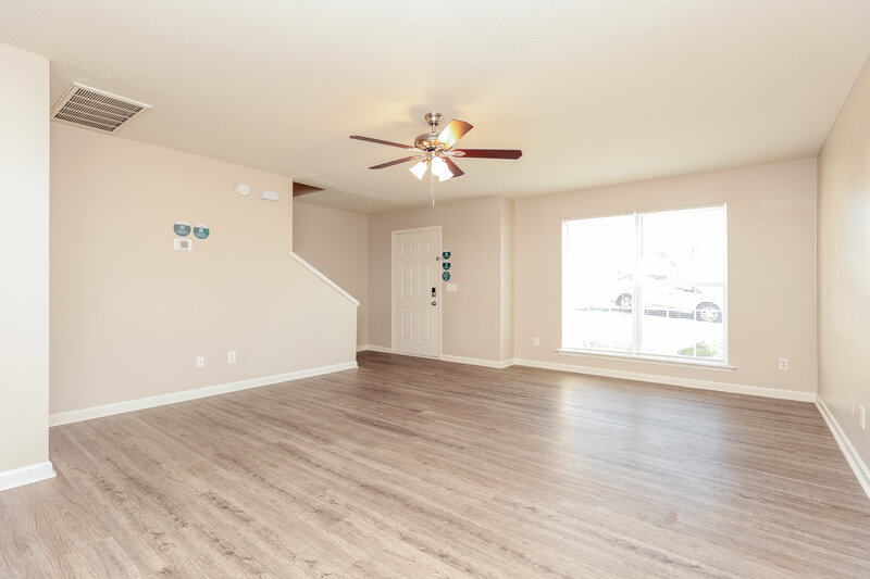 1,920/Mo, 1313 E Nir Shreibman Blvd La Vergne, TN 37086 Living Room View