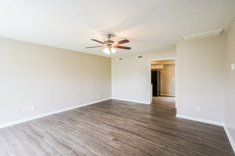 1,830/Mo, 1313 E Nir Shreibman Blvd La Vergne, TN 37086 Living Room View