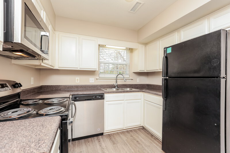 1,920/Mo, 1313 E Nir Shreibman Blvd La Vergne, TN 37086 Kitchen View