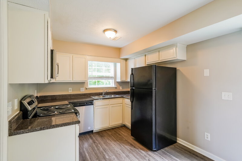 1,830/Mo, 1313 E Nir Shreibman Blvd La Vergne, TN 37086 Kitchen View