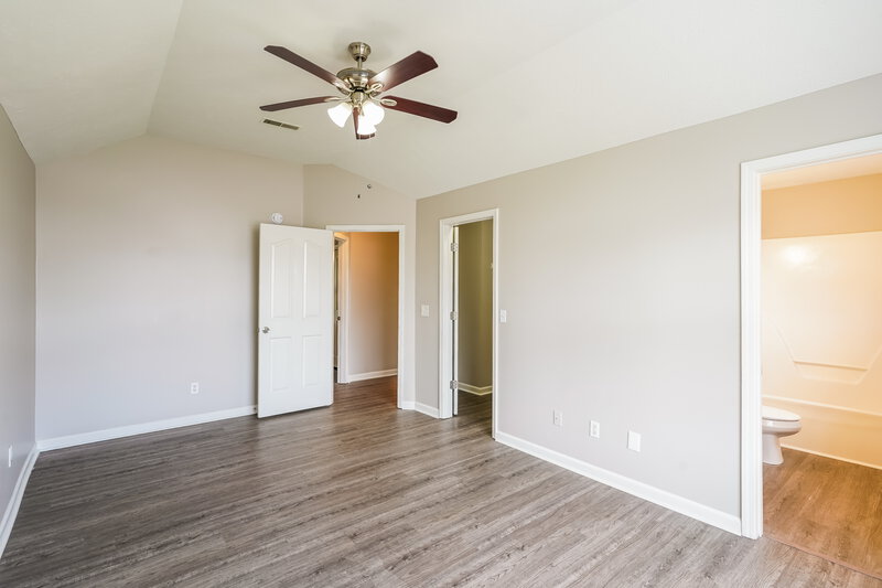 1,830/Mo, 1313 E Nir Shreibman Blvd La Vergne, TN 37086 Main Bedroom View
