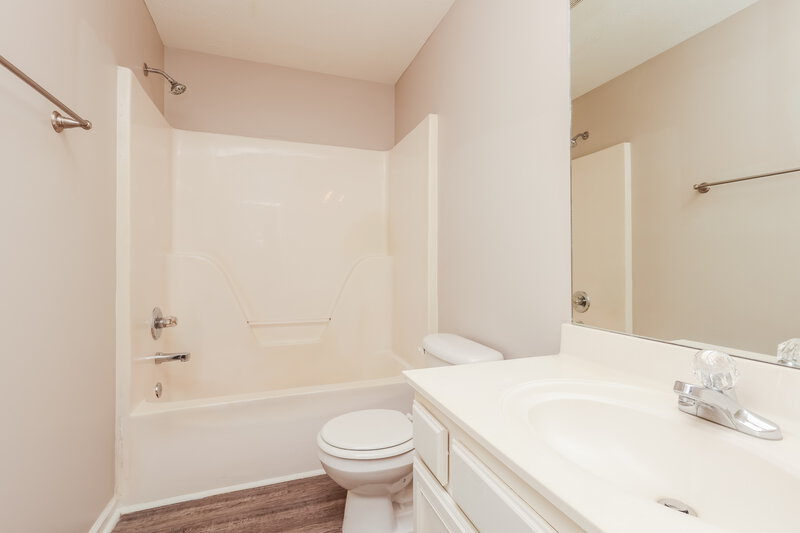 1,920/Mo, 1313 E Nir Shreibman Blvd La Vergne, TN 37086 Bathroom View