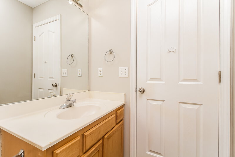 1,860/Mo, 1313 E Nir Shreibman Blvd La Vergne, TN 37086 Misc View 14