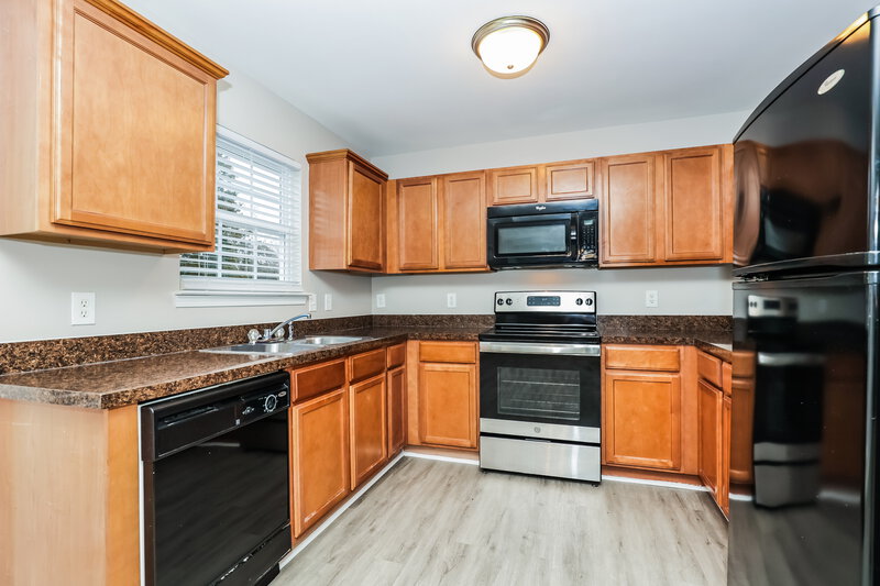 1,990/Mo, 1105 Modesto Ct La Vergne, TN 37086 Kitchen View