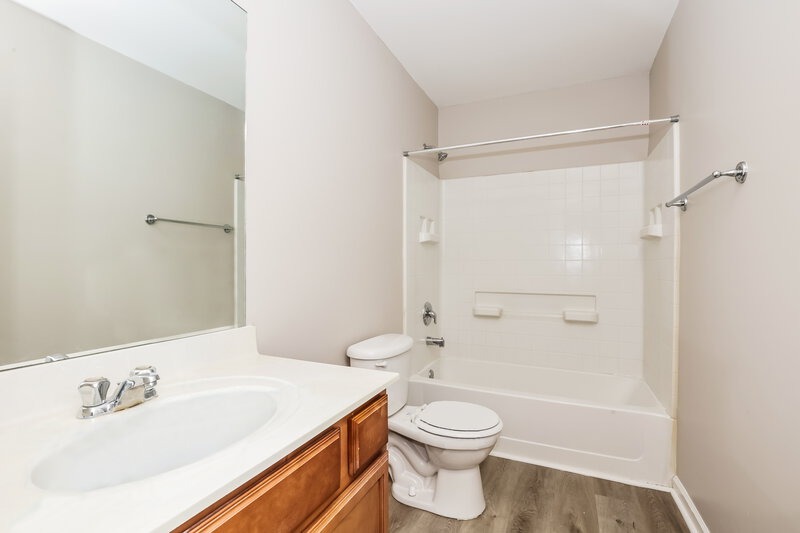 1,990/Mo, 1105 Modesto Ct La Vergne, TN 37086 Main Bathroom View