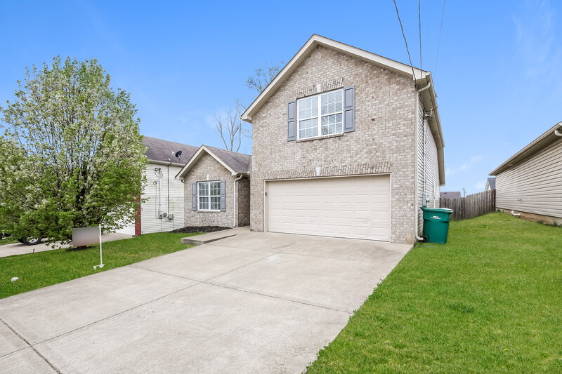 2,305/Mo, 209 Quiet Ln La Vergne, TN 37086 Front View