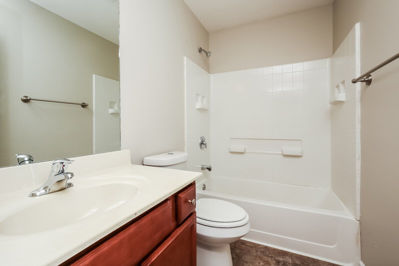 2,305/Mo, 209 Quiet Ln La Vergne, TN 37086 Bathroom View