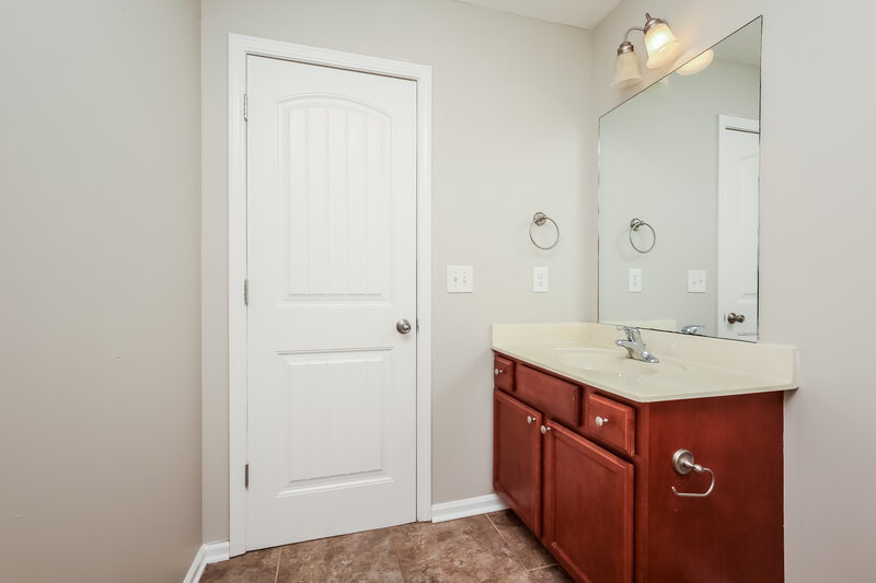 2,305/Mo, 209 Quiet Ln La Vergne, TN 37086 Bathroom View 4