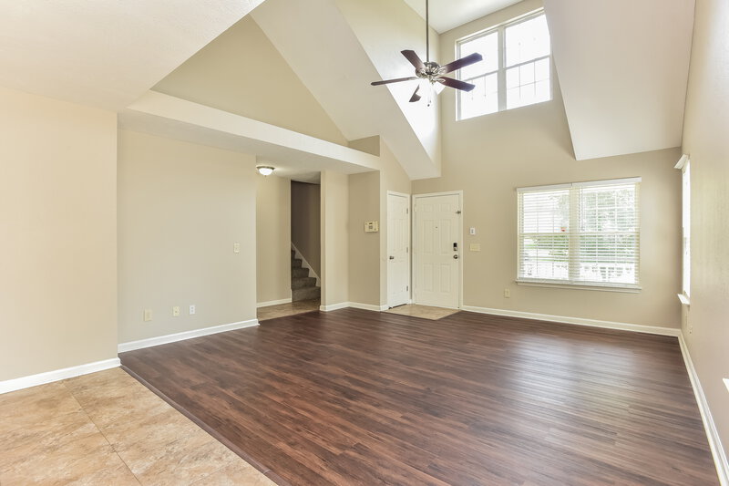 1,985/Mo, 1118 Benton Mason Dr La Vergne, TN 37086 Living Room View 2