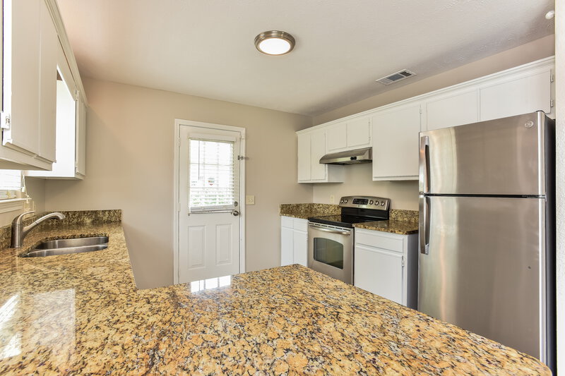 1,985/Mo, 1118 Benton Mason Dr La Vergne, TN 37086 Kitchen View