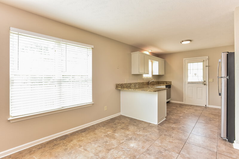 1,985/Mo, 1118 Benton Mason Dr La Vergne, TN 37086 Kitchen View 2