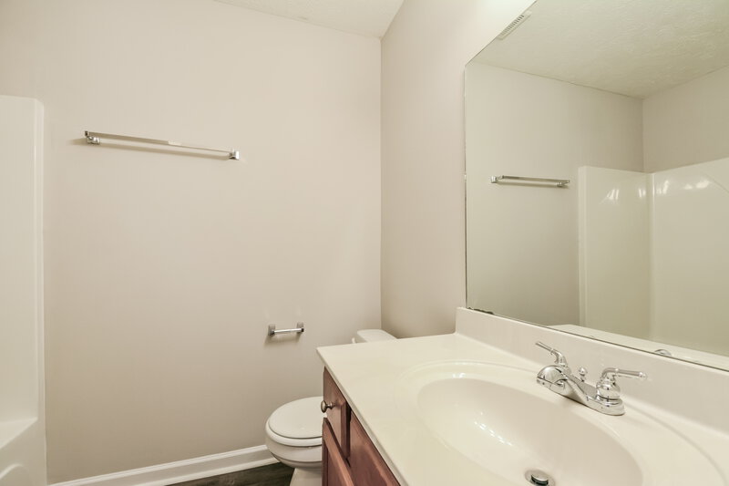 1,625/Mo, 1045 Tammy Sue Lane Lot 7612 La Vergne, TN 37086 Bathroom View