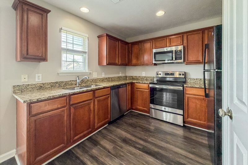 1,895/Mo, 927 Tom Hailey Blvd La Vergne, TN 37086 Kitchen View