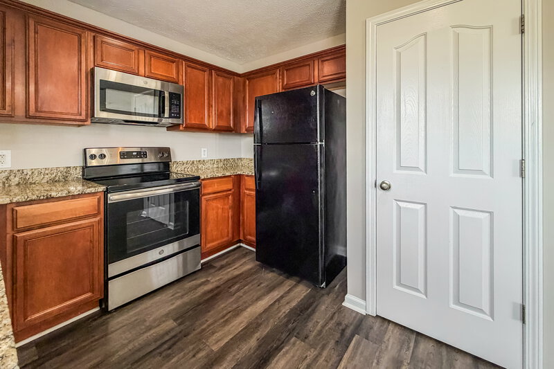 1,895/Mo, 927 Tom Hailey Blvd La Vergne, TN 37086 Kitchen View 2