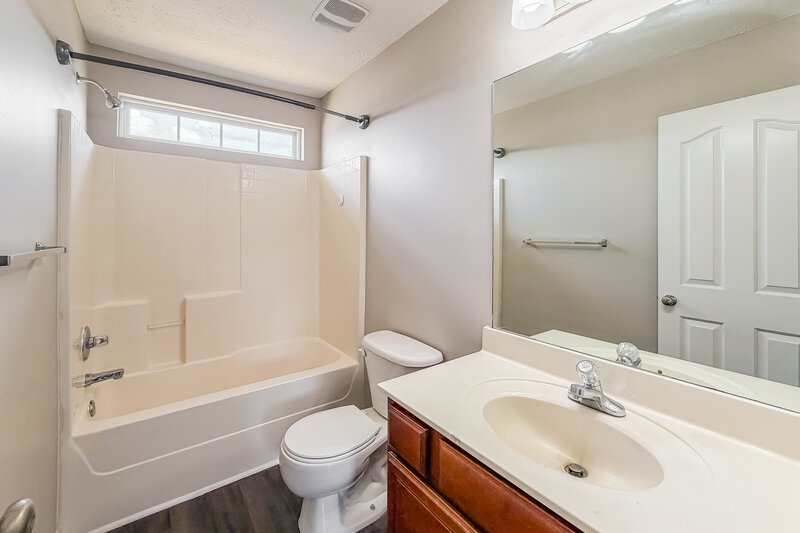 1,895/Mo, 927 Tom Hailey Blvd La Vergne, TN 37086 Bathroom View