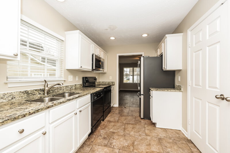 1,625/Mo, 179 Howard Woody Dr La Vergne, TN 37086 Kitchen View