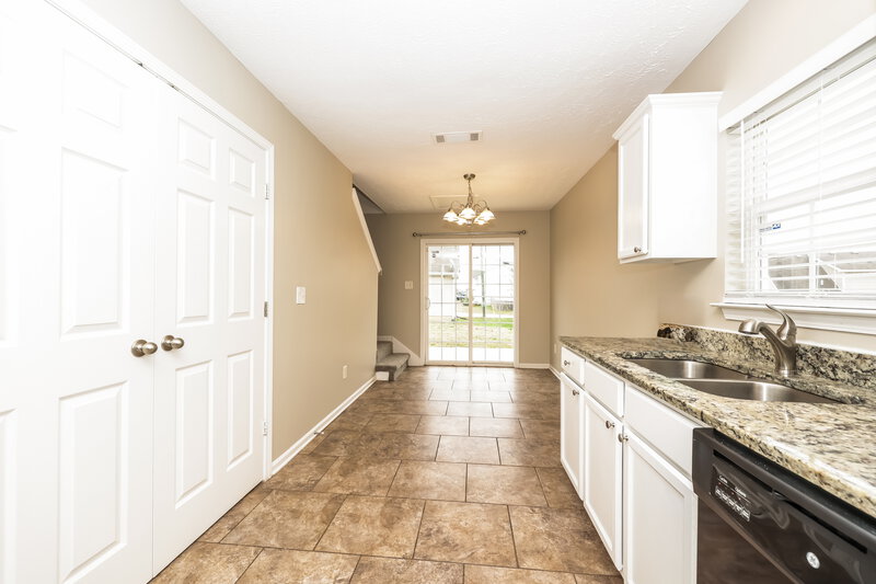 1,625/Mo, 179 Howard Woody Dr La Vergne, TN 37086 Kitchen View 2