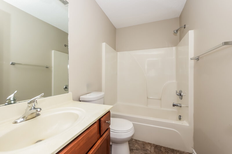 1,625/Mo, 179 Howard Woody Dr La Vergne, TN 37086 Bathroom View