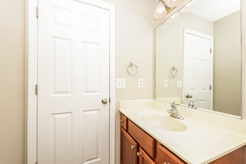 1,625/Mo, 179 Howard Woody Dr La Vergne, TN 37086 Bathroom View 2