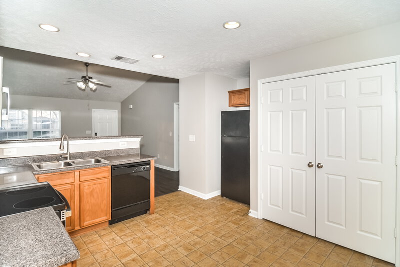 1,770/Mo, 177 Howard Woody Dr La Vergne, TN 37086 Kitchen View