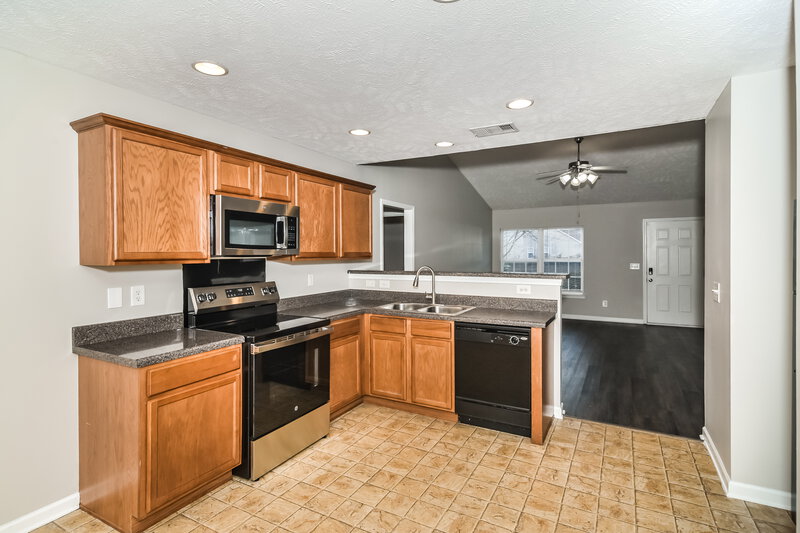 1,770/Mo, 177 Howard Woody Dr La Vergne, TN 37086 Kitchen View 3