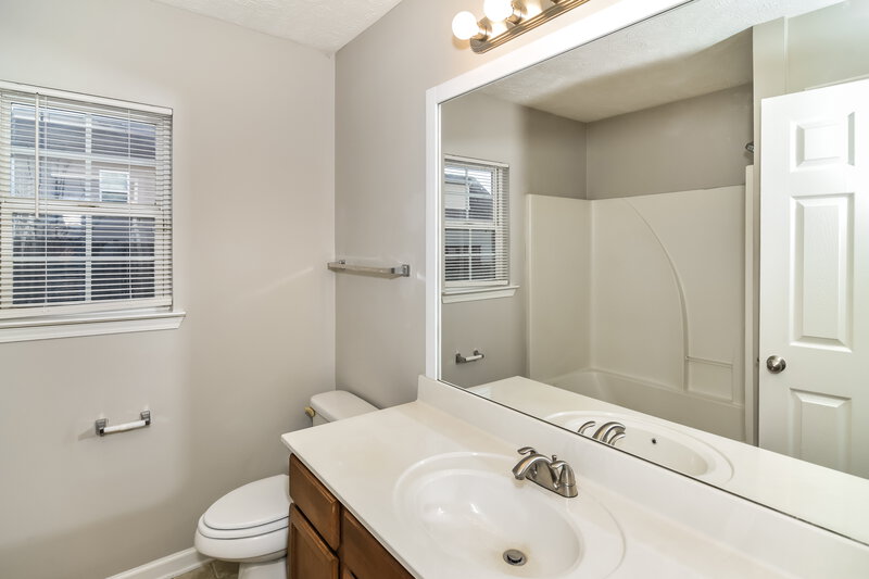 1,770/Mo, 177 Howard Woody Dr La Vergne, TN 37086 Main Bathroom View