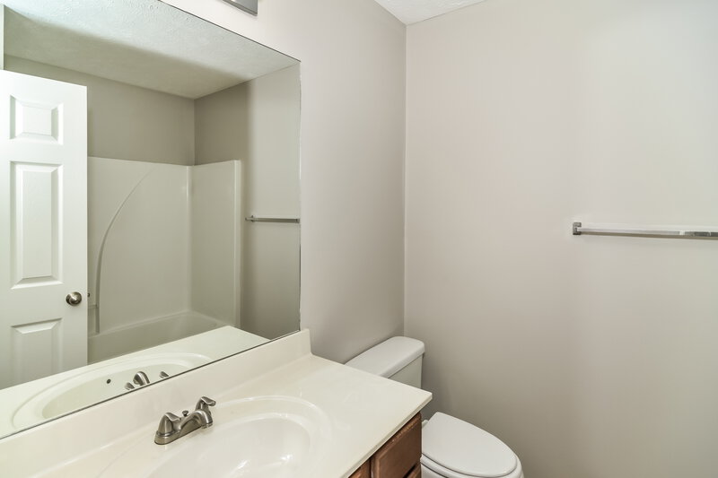 1,770/Mo, 177 Howard Woody Dr La Vergne, TN 37086 Bathroom View