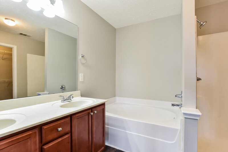 2,085/Mo, 1110 Harmony Ln La Vergne, TN 37086 Main Bathroom View