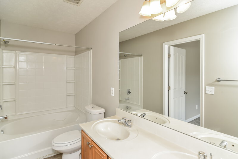 2,295/Mo, 1109 Modesto Ct La Vergne, TN 37086 Main Bathroom View