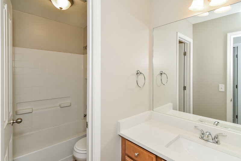 2,295/Mo, 1109 Modesto Ct La Vergne, TN 37086 Bathroom View
