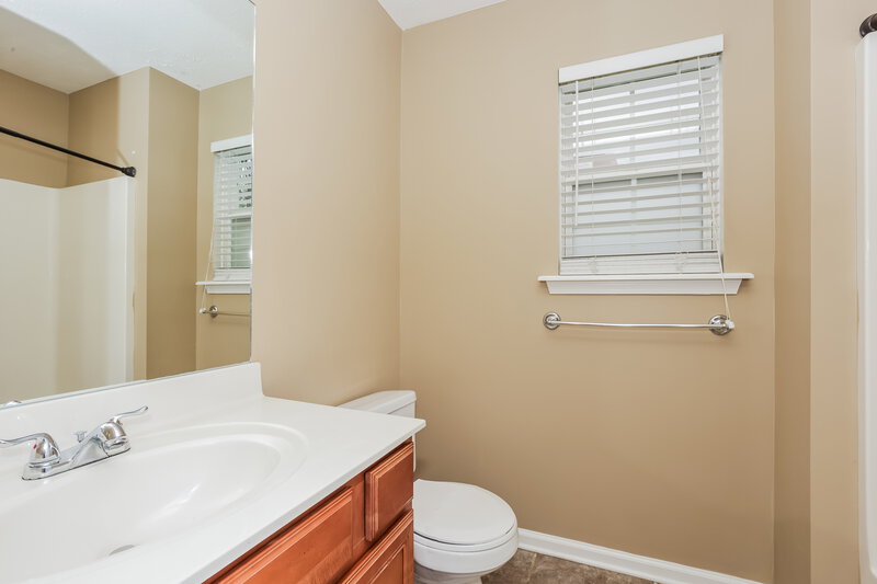 1,815/Mo, 1238 Shannon Ln La Vergne, TN 37086 Main Bathroom View