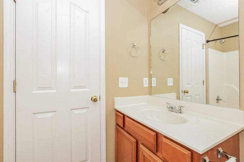 1,815/Mo, 1238 Shannon Ln La Vergne, TN 37086 Main Bathroom View 2