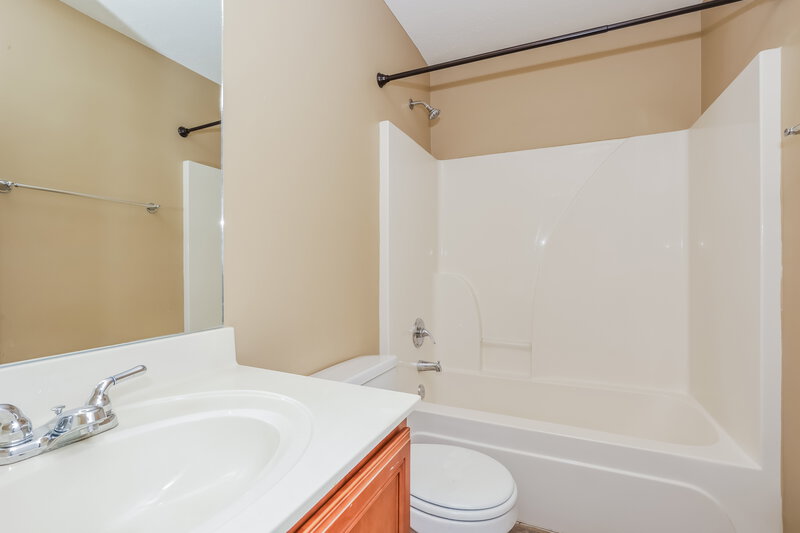 1,815/Mo, 1238 Shannon Ln La Vergne, TN 37086 Bathroom View
