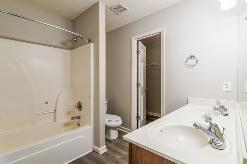 1,965/Mo, 1114 Sima Shabat Ct La Vergne, TN 37086 Main Bathroom View