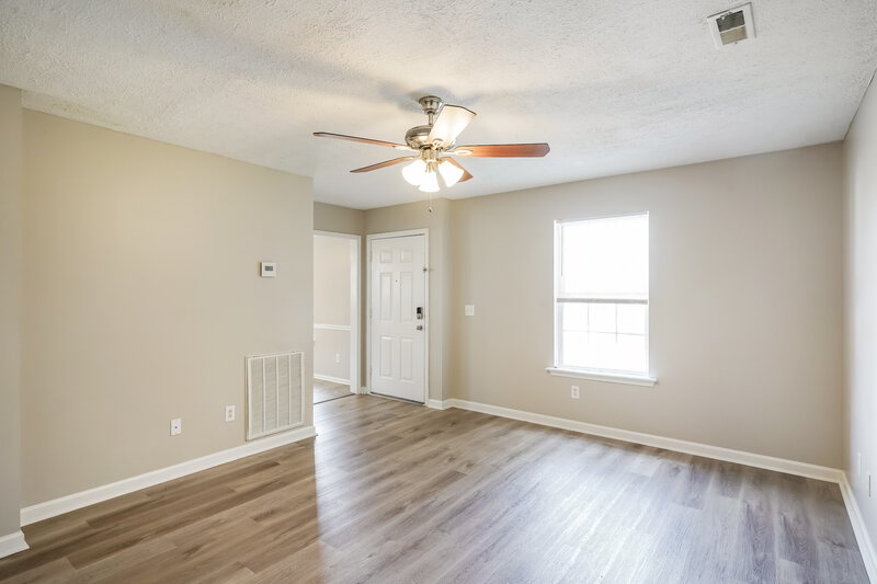 1,720/Mo, 1204 Smalls Ct La Vergne, TN 37086 Living Room View