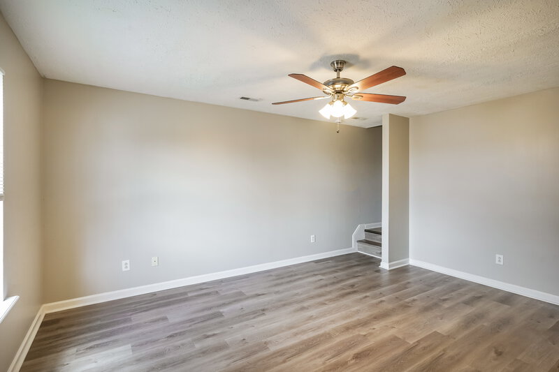 1,720/Mo, 1204 Smalls Ct La Vergne, TN 37086 Living Room View 2