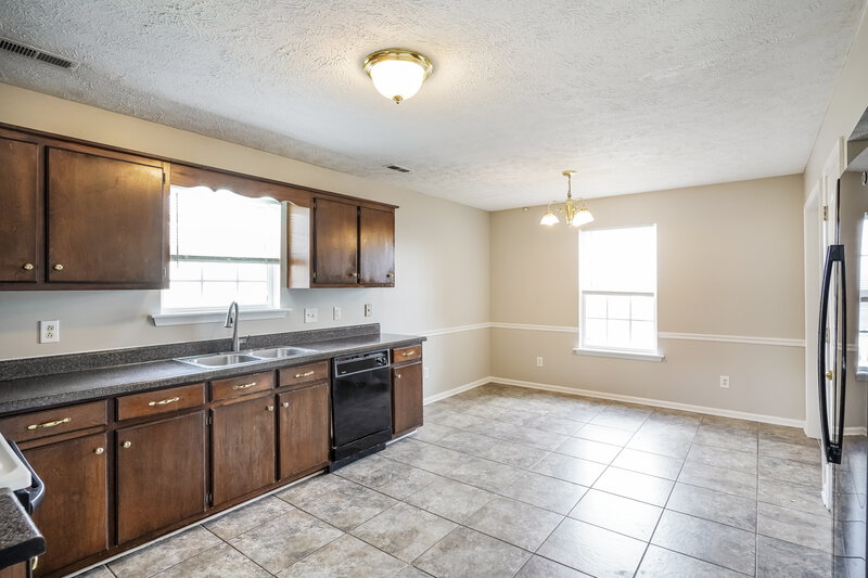 1,720/Mo, 1204 Smalls Ct La Vergne, TN 37086 Kitchen View 2