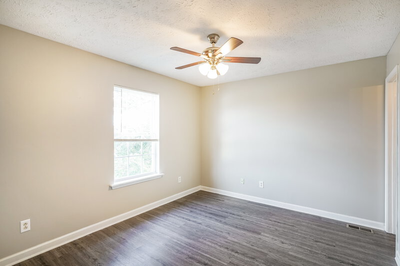 1,720/Mo, 1204 Smalls Ct La Vergne, TN 37086 Main Bedroom View 2