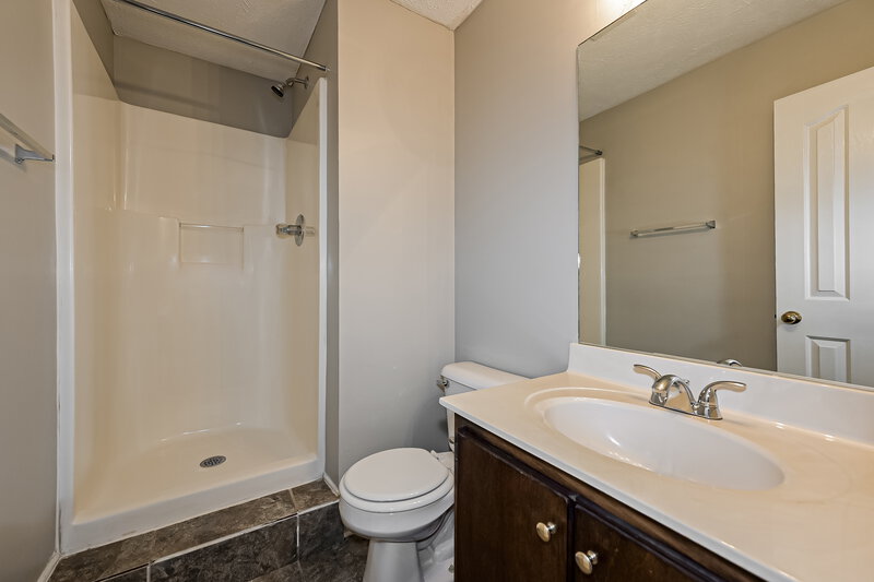 1,735/Mo, 1204 Smalls Ct La Vergne, TN 37086 Main Bathroom View