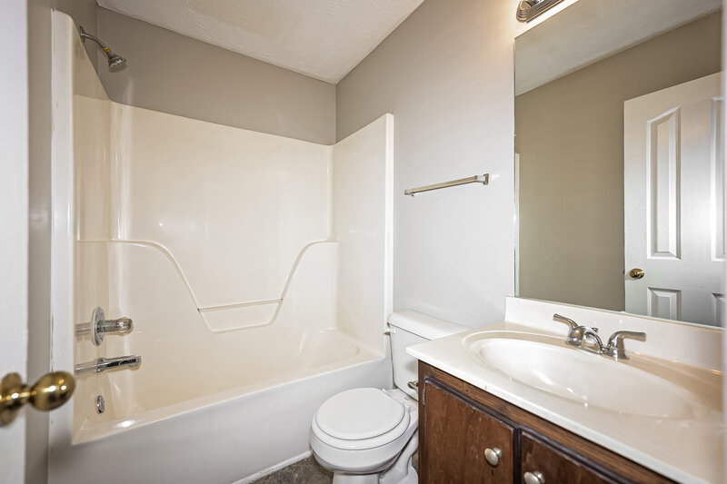 1,735/Mo, 1204 Smalls Ct La Vergne, TN 37086 Bathroom View