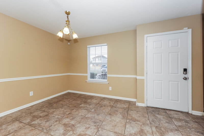 1,695/Mo, 1323 E Nir Shreibman Blvd La Vergne, TN 37086 Dining Room View 2