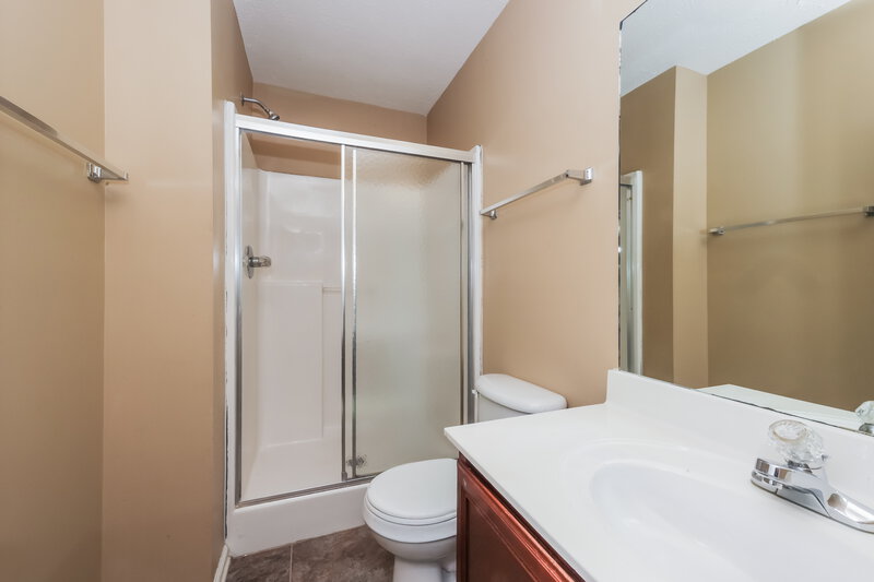 1,695/Mo, 1323 E Nir Shreibman Blvd La Vergne, TN 37086 Main Bathroom View