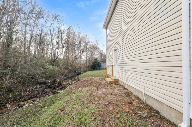 1,695/Mo, 1323 E Nir Shreibman Blvd La Vergne, TN 37086 Rear View