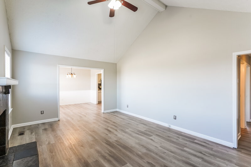 1,785/Mo, 126 Fergus Rd La Vergne, TN 37086 Living Room View 2