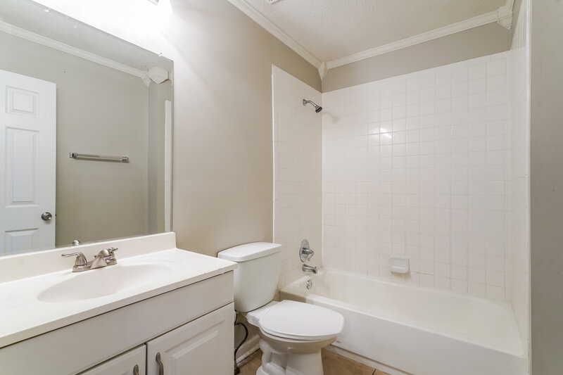 1,785/Mo, 126 Fergus Rd La Vergne, TN 37086 Main Bathroom View