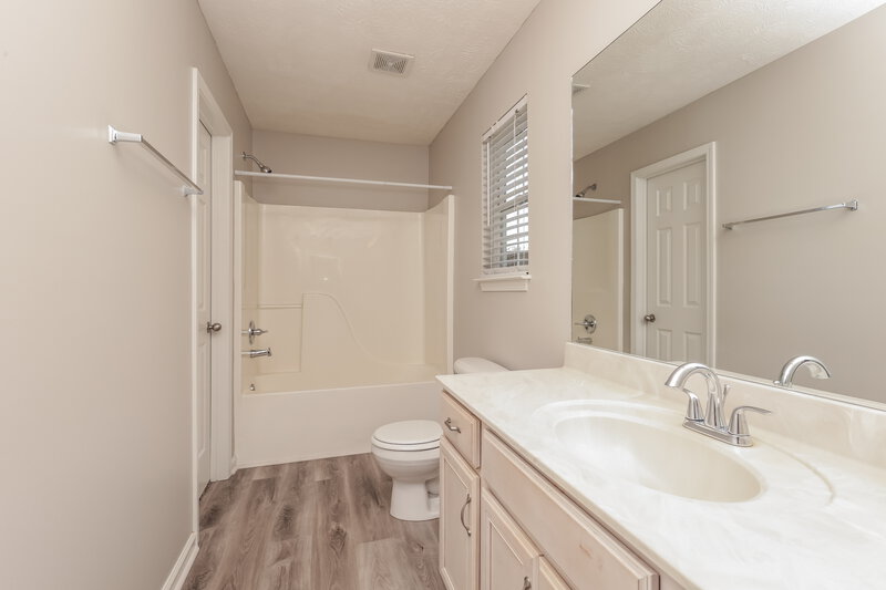 2,155/Mo, 149 Howard Woody Dr La Vergne, TN 37086 Main Bathroom View