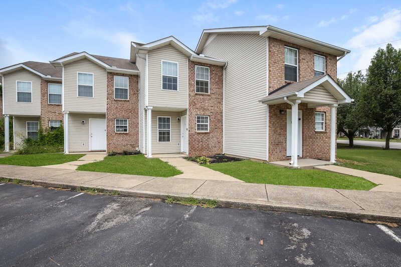 1,565/Mo, 4080 Nir Shreibman Blvd Apt 13 La Vergne, TN 37086 External View