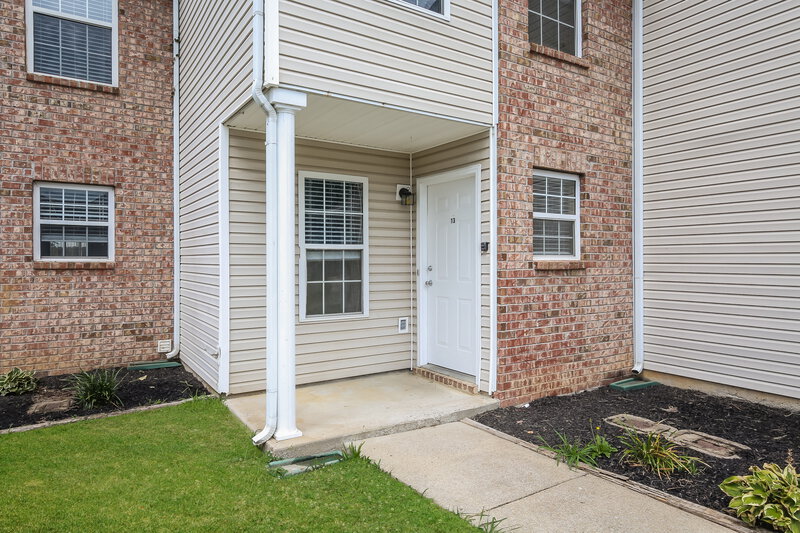 1,565/Mo, 4080 Nir Shreibman Blvd Apt 13 La Vergne, TN 37086 Front View 2